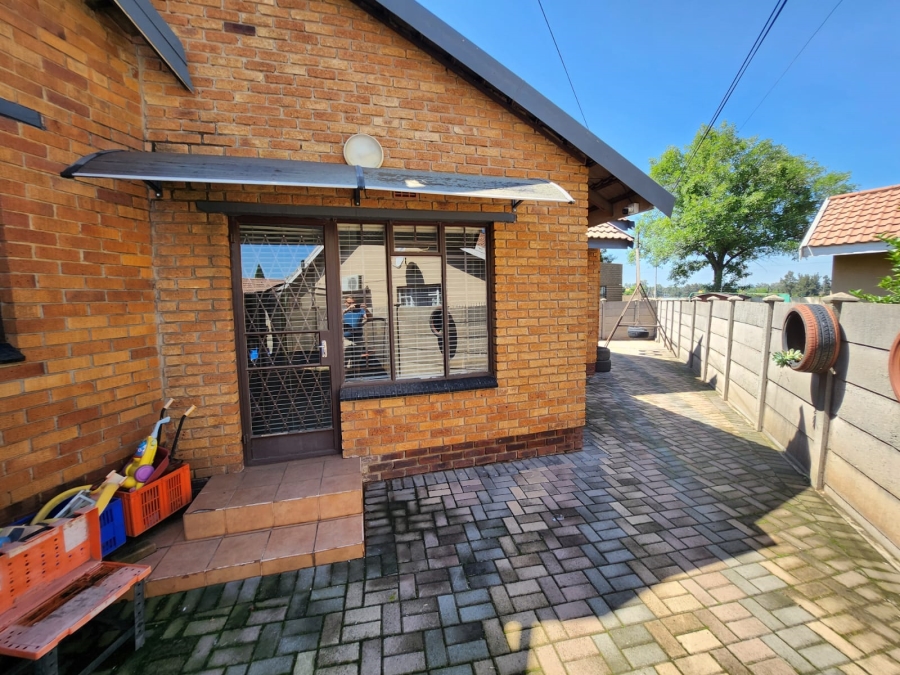 6 Bedroom Property for Sale in Vaalpark Free State